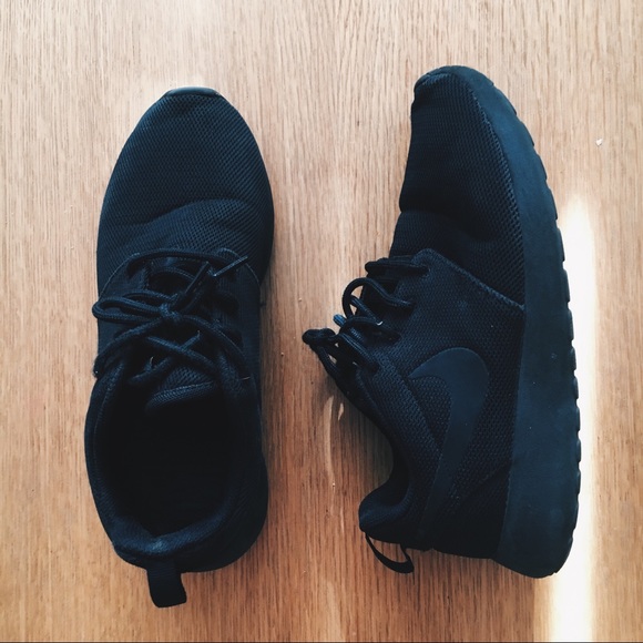 NIKE ROSHE ONE - Picture 1 of 4